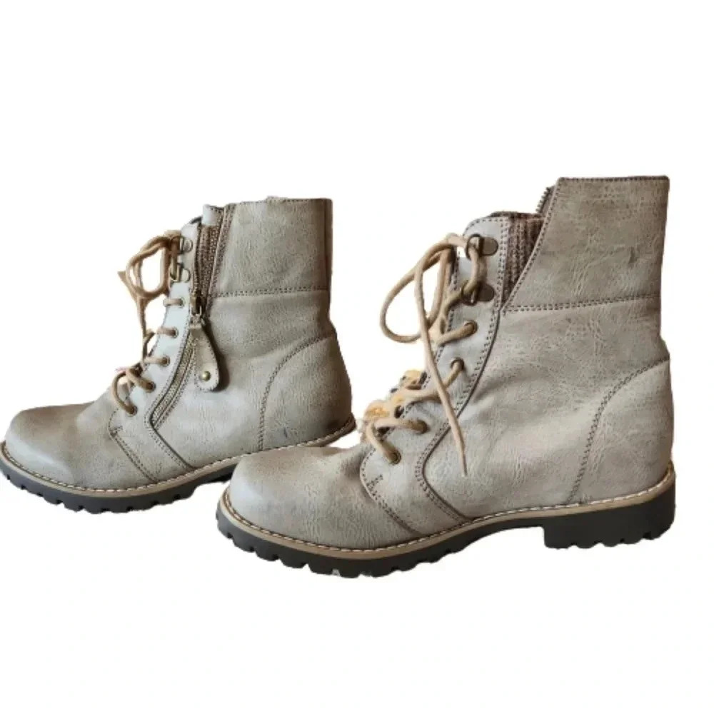 Cliffs by White Mountain Gray Lug-Sole Boots | Sweater-Lined | Size 7.5 NWT